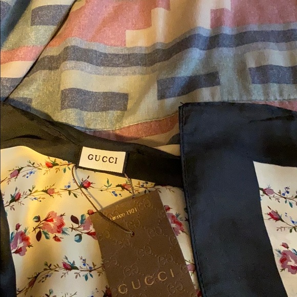 Authentic Gucci scarf - Picture 2 of 3